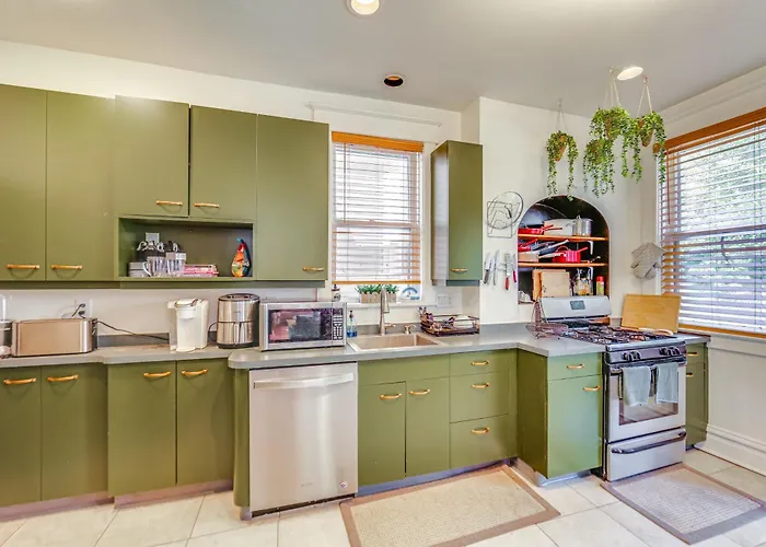 Dog-friendly Home, 3 Mi To Downtown! Ferienhaus *
