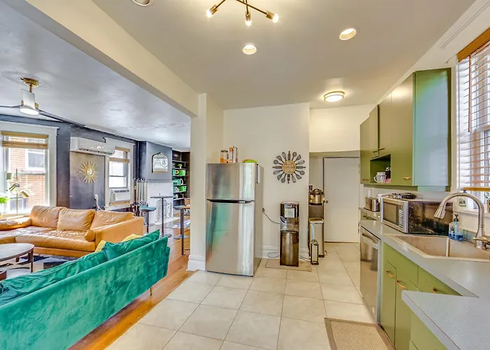 Ferienhaus Dog-friendly Home, 3 Mi To Downtown!