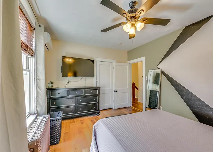 Dog-friendly Home, 3 Mi To Downtown!