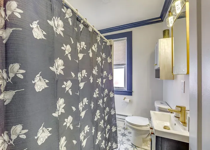 Dog-friendly Home, 3 Mi To Downtown! Ferienhaus