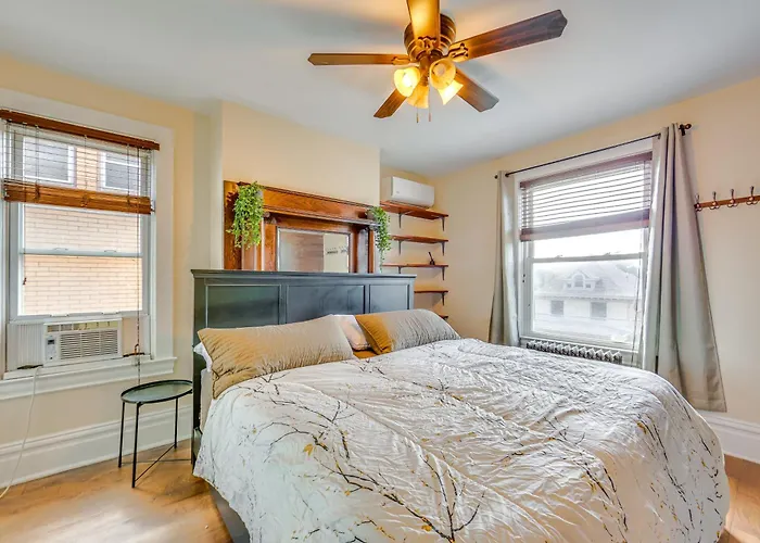 Ferienhaus Dog-friendly Home, 3 Mi To Downtown!