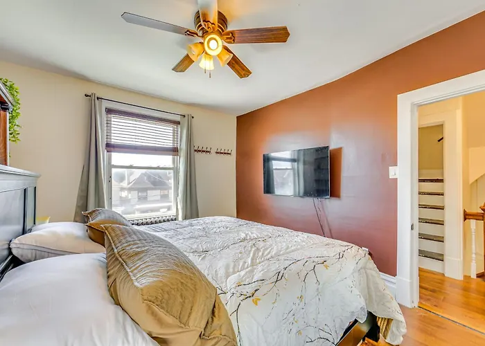 Dog-friendly Home, 3 Mi To Downtown! Ferienhaus *