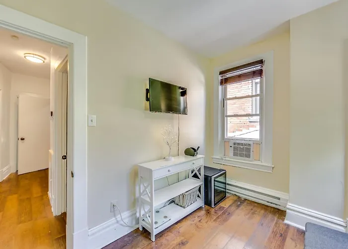 Ferienhaus Dog-friendly Home, 3 Mi To Downtown!