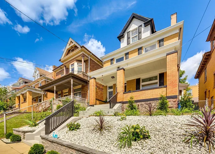 Dog-friendly Home, 3 Mi To Downtown!